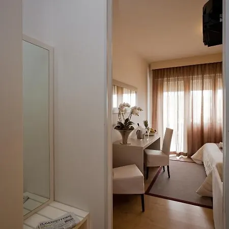 Готель Canarie 3*